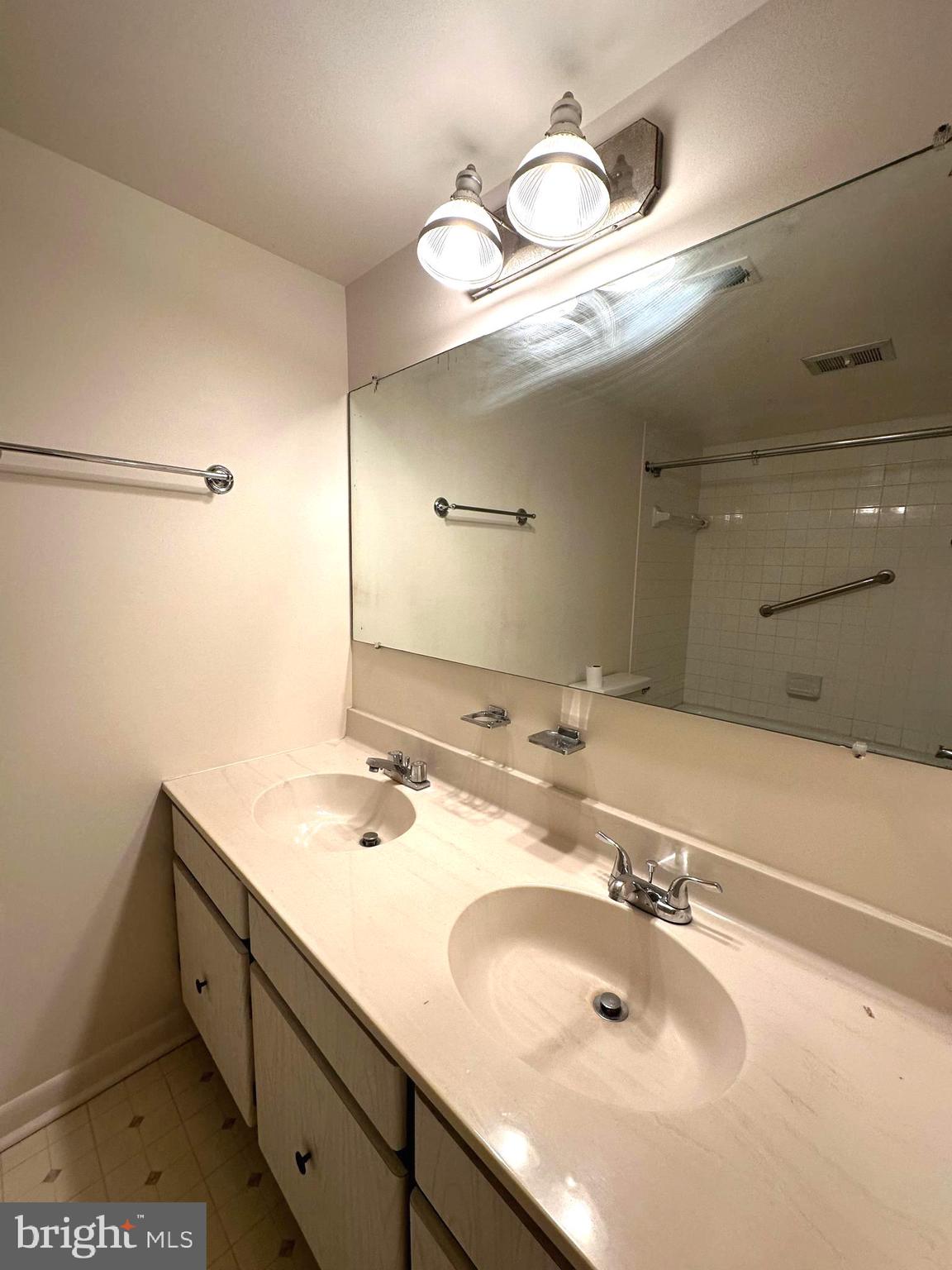 EDGEWOOD - Residential Lease