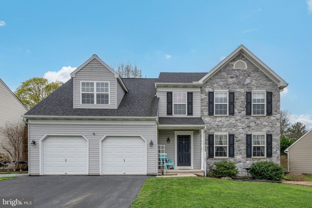 Photo of 8 Carriage Drive, MOUNTVILLE, PA 17554 (MLS # PALA2068146)