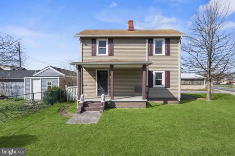 Photo of 822 N Commerce Avenue, FRONT ROYAL, VA 22630 (MLS # VAWR2013858)