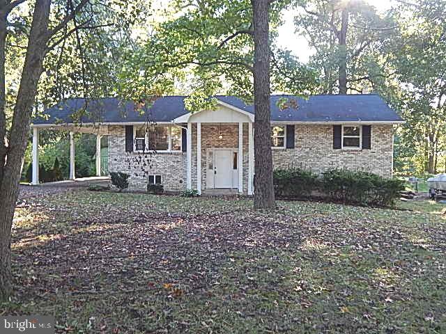 Check out this opportunity to own in Sun Valley Estates. This home features 3 bedrooms, 2 baths, updated Kitchen, and a partially finished basement. Ready for a new owner to make it shine again.