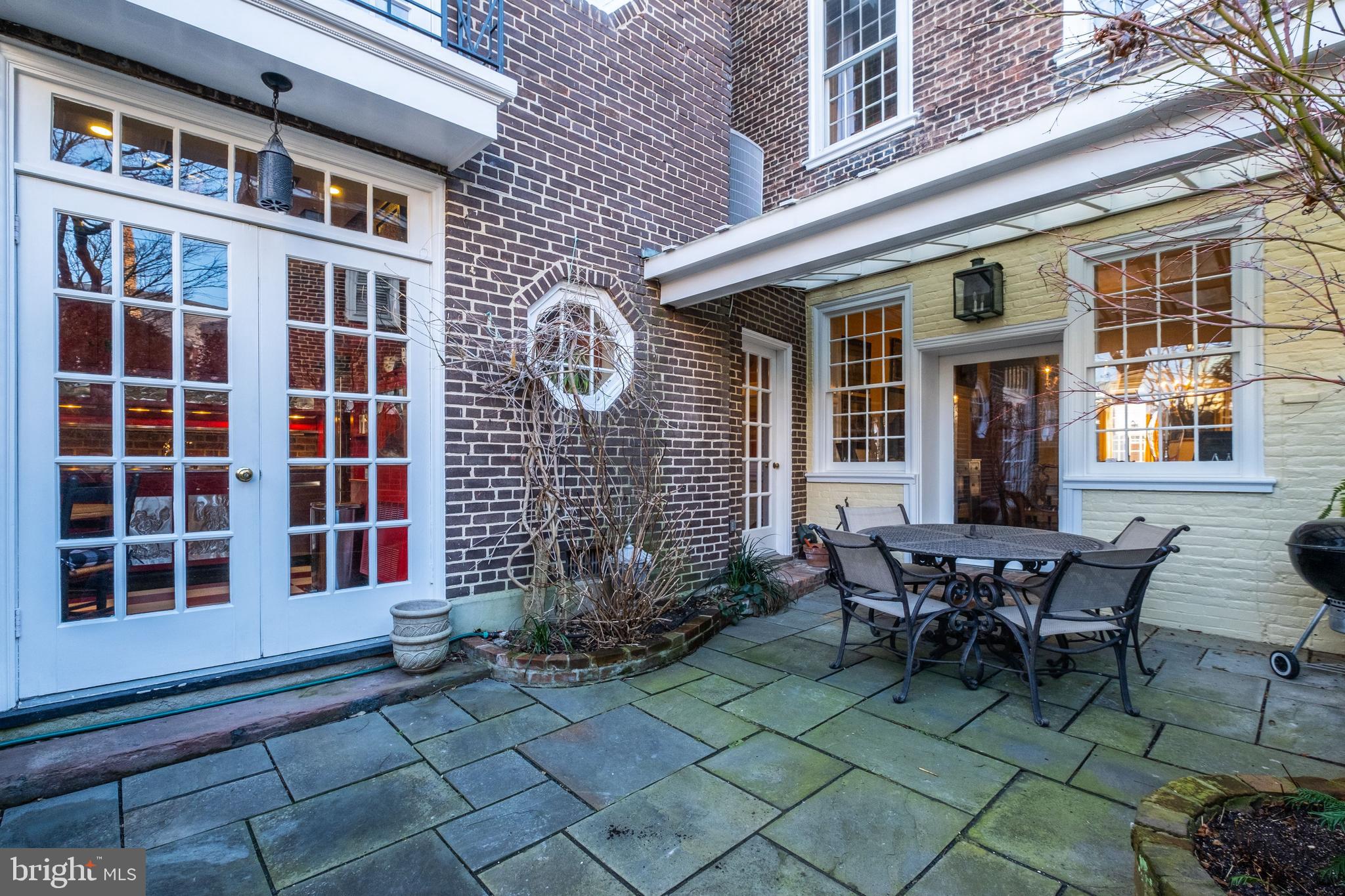 OLD TOWN ALEXANDRIA - Residential