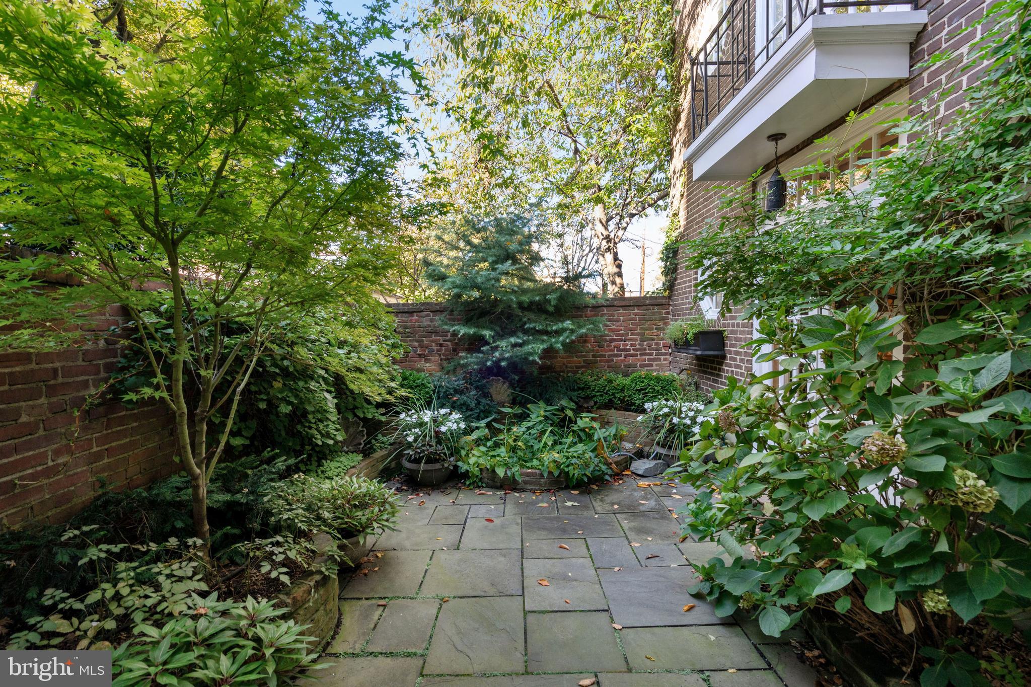 OLD TOWN ALEXANDRIA - Residential