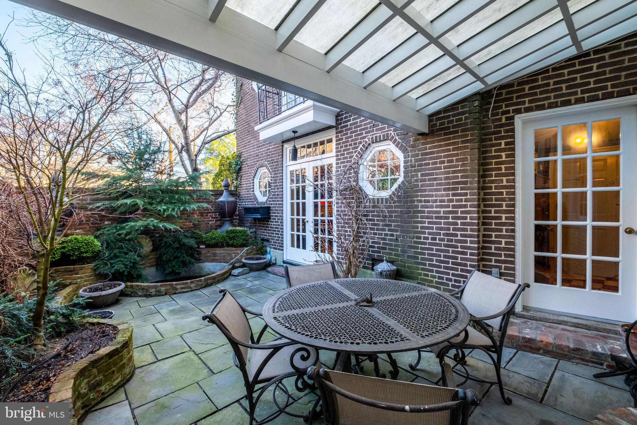 OLD TOWN ALEXANDRIA - Residential