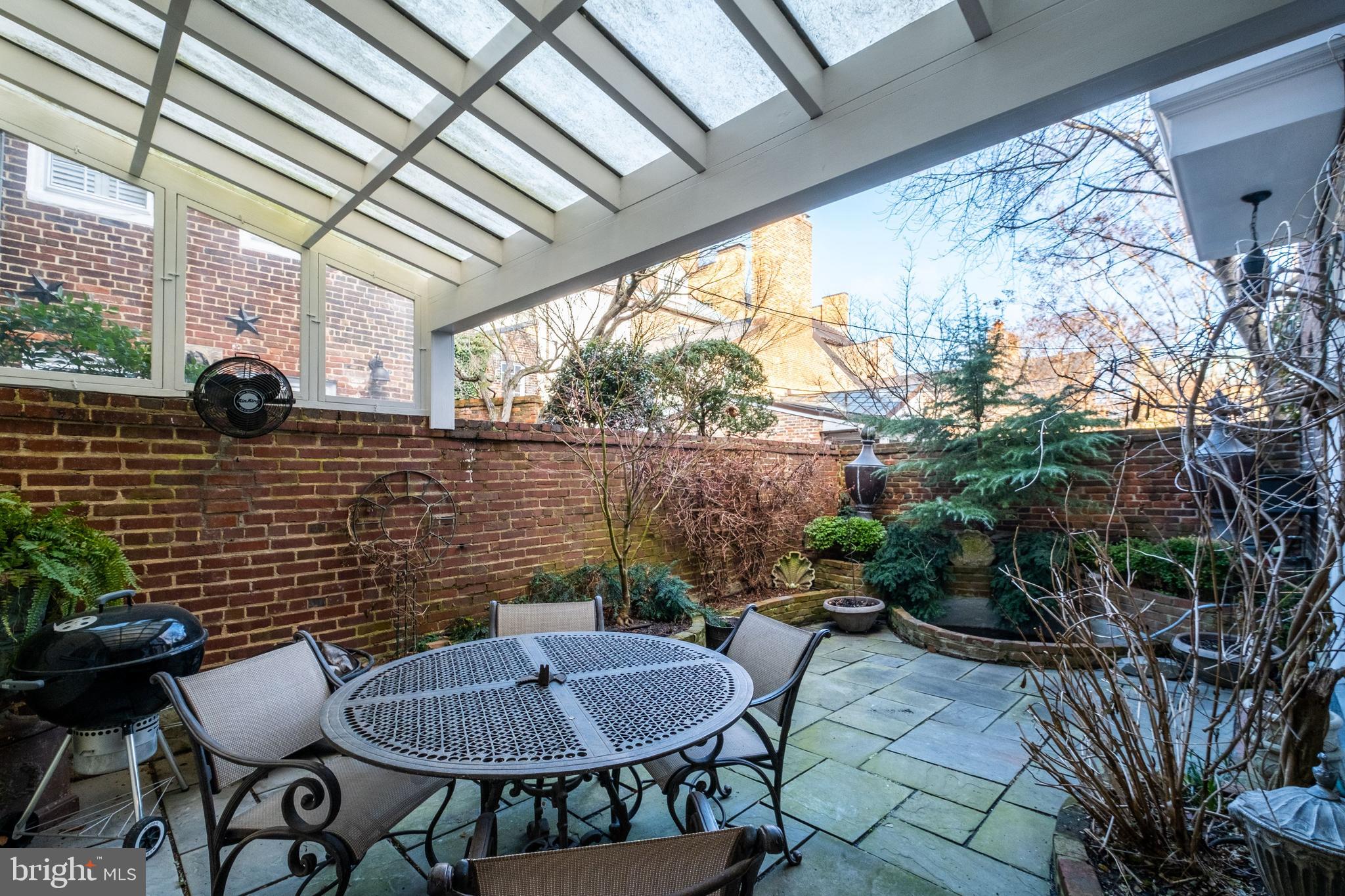 OLD TOWN ALEXANDRIA - Residential