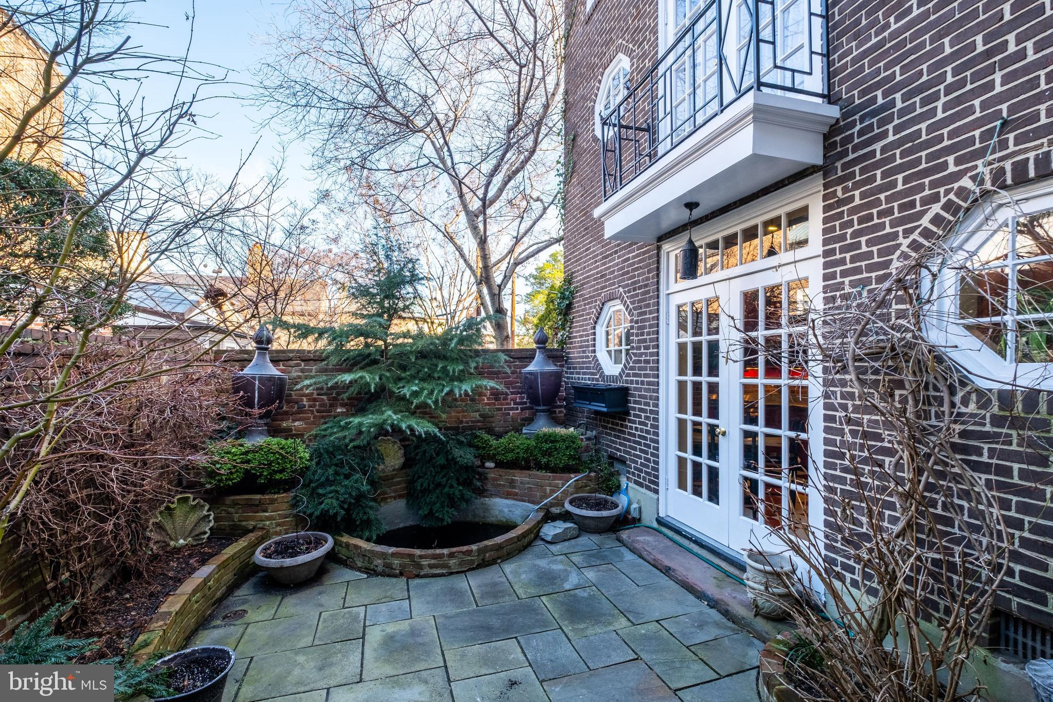 OLD TOWN ALEXANDRIA - Residential