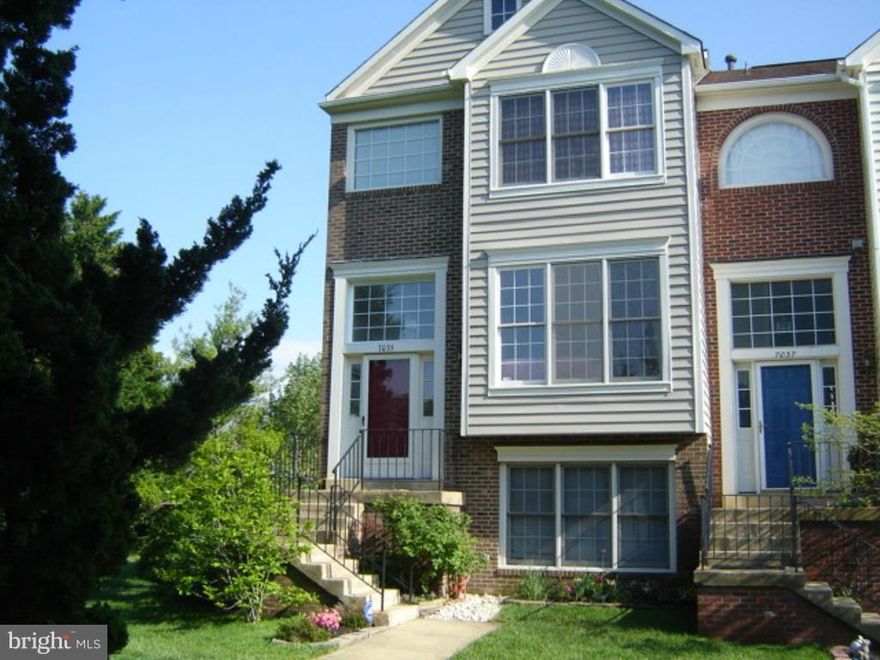 Huge Price Reduction!!! Beautiful secluded end unit with huge side yard commons area. Hardwood on main level. Gourmet kitchen with newer appliances. 4th bedroom with full bath in basement. Deck and Patio. Big fenced in back yard for pets. New carpet. Large Master bedroom. Located in the heart of Kingstowne close to restaurants,movie theaters and shopping. Minutes from the Springfield Metro. .