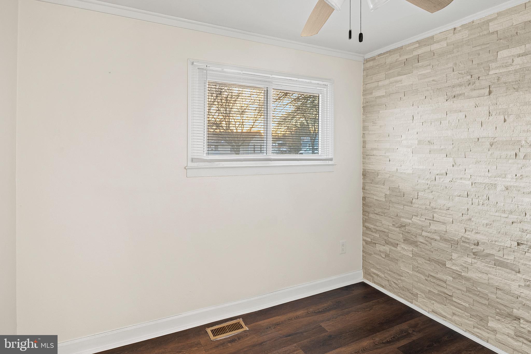 FAIRLAWN-LAUREL - Residential