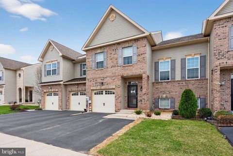 Townhouse For Sale - 4487 Elmwood Drive<br/> Northampton County, NAZARETH, PA 18064