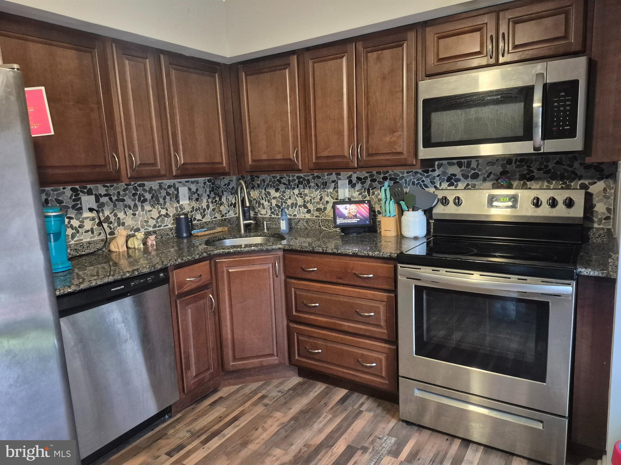 BEVERLY ESTATES - Residential