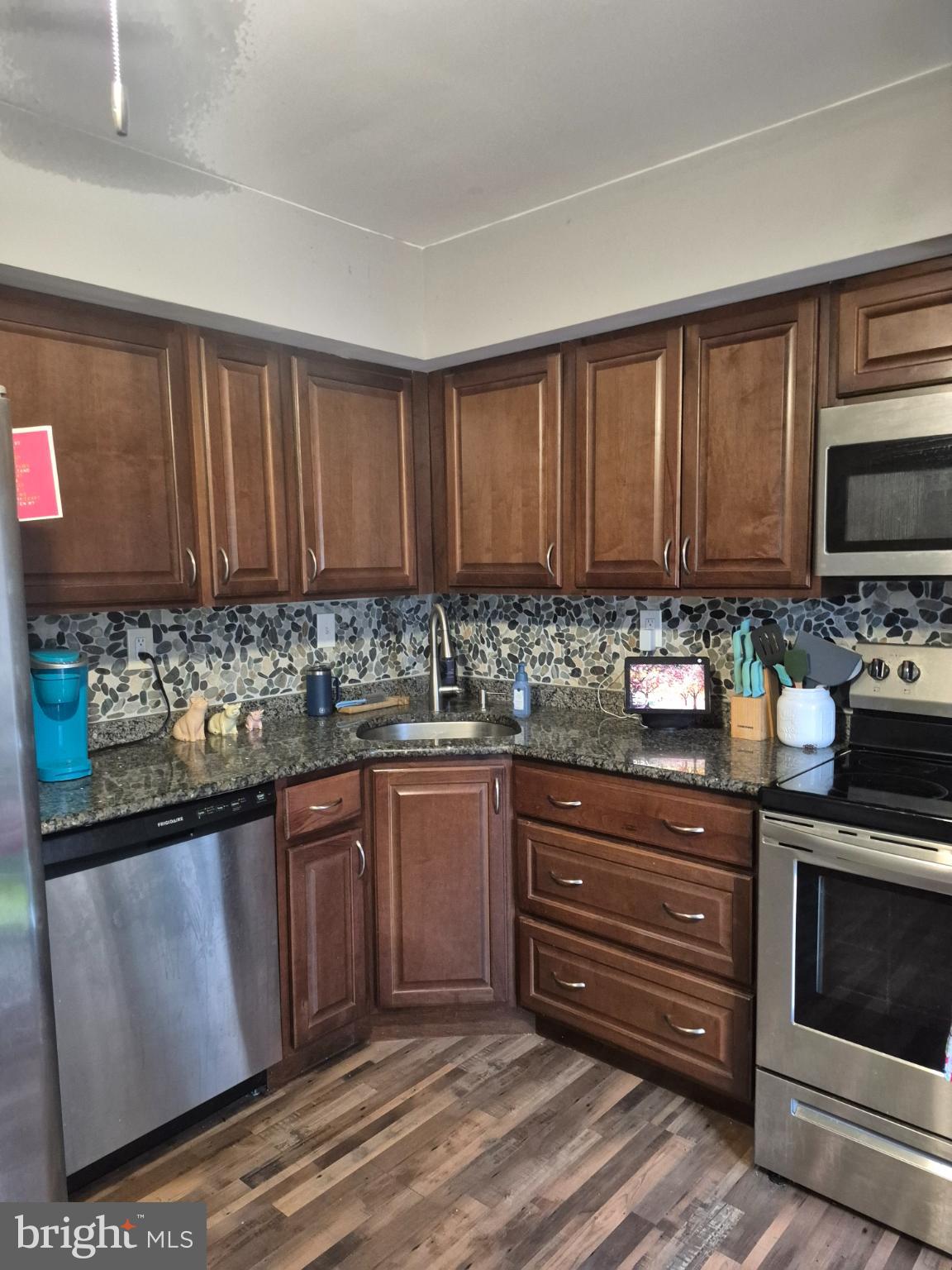 BEVERLY ESTATES - Residential