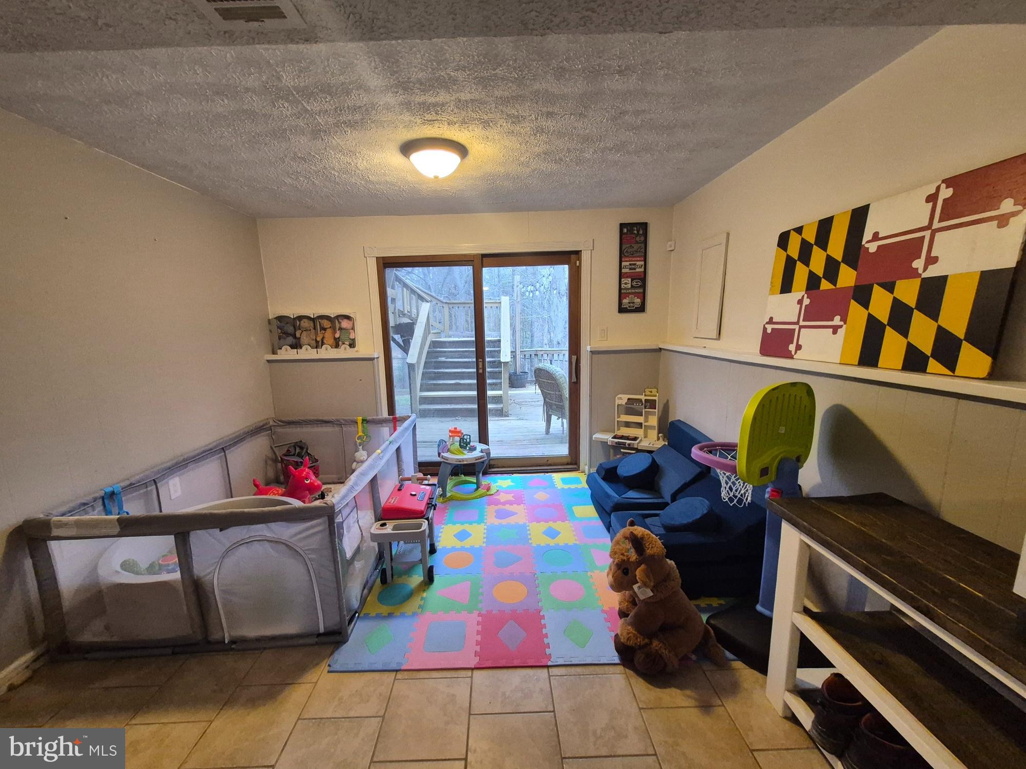 BEVERLY ESTATES - Residential