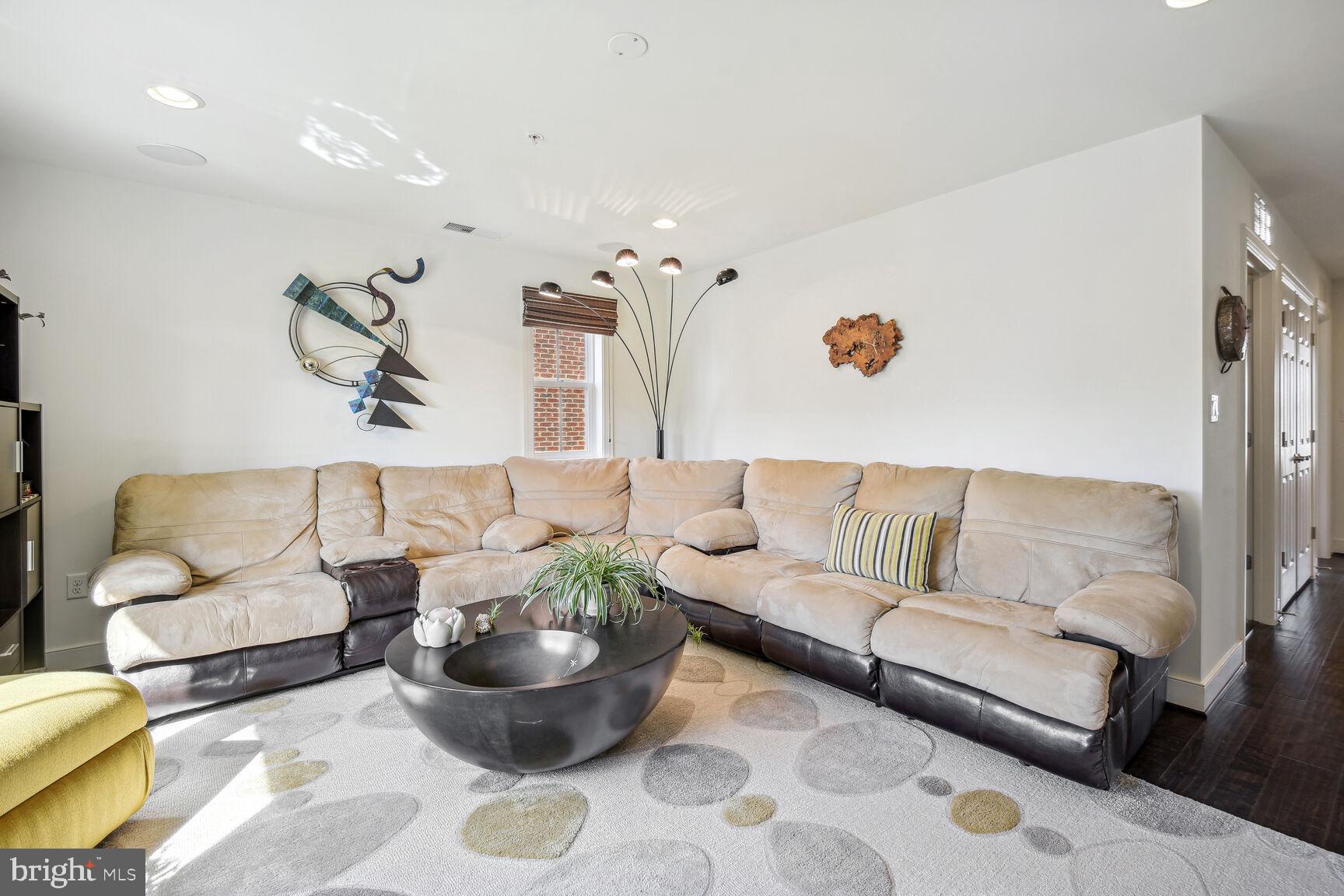 CROWN FARM - Residential