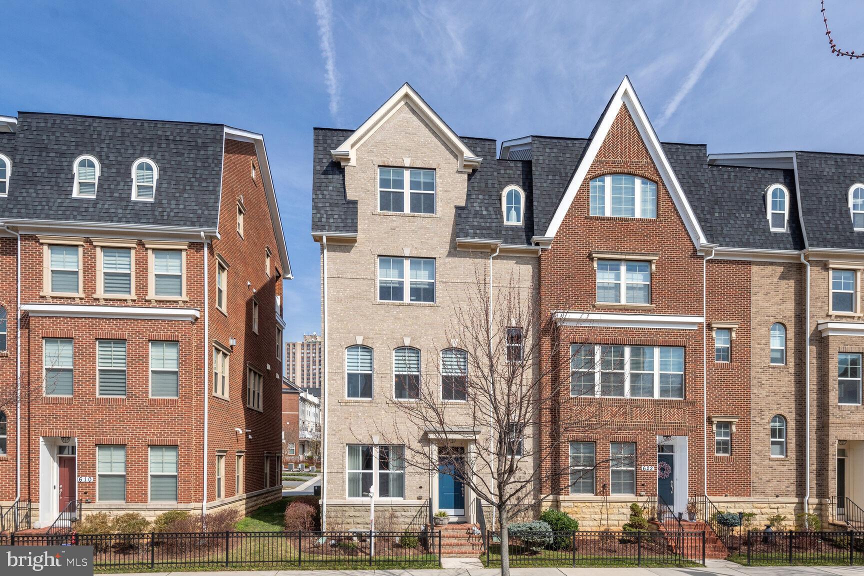 CROWN FARM - Residential