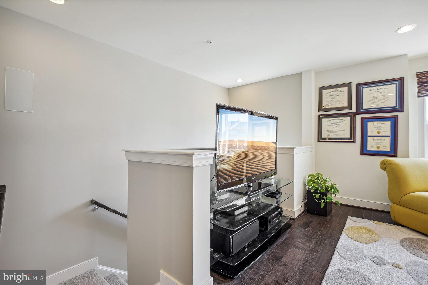 CROWN FARM - Residential