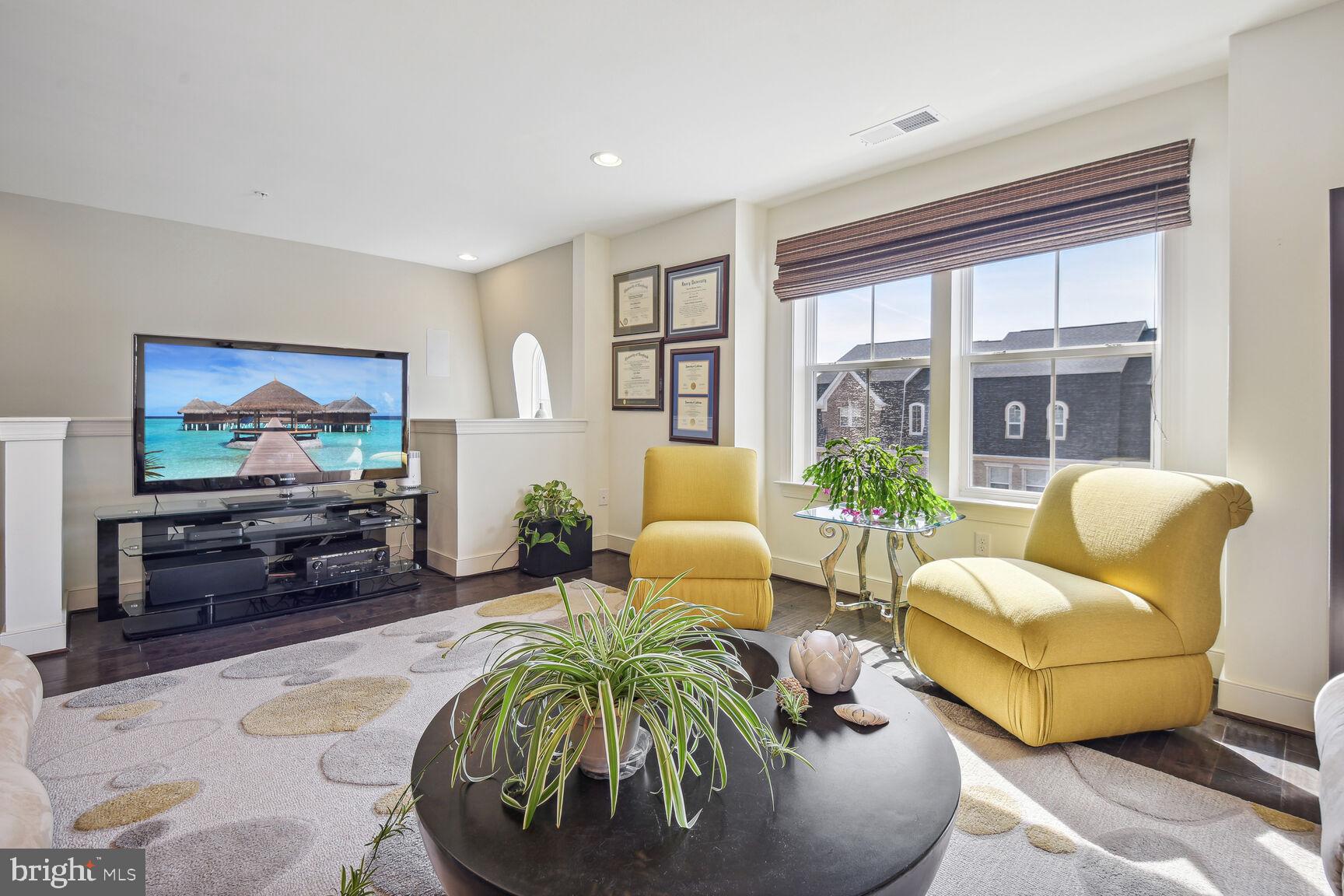 CROWN FARM - Residential