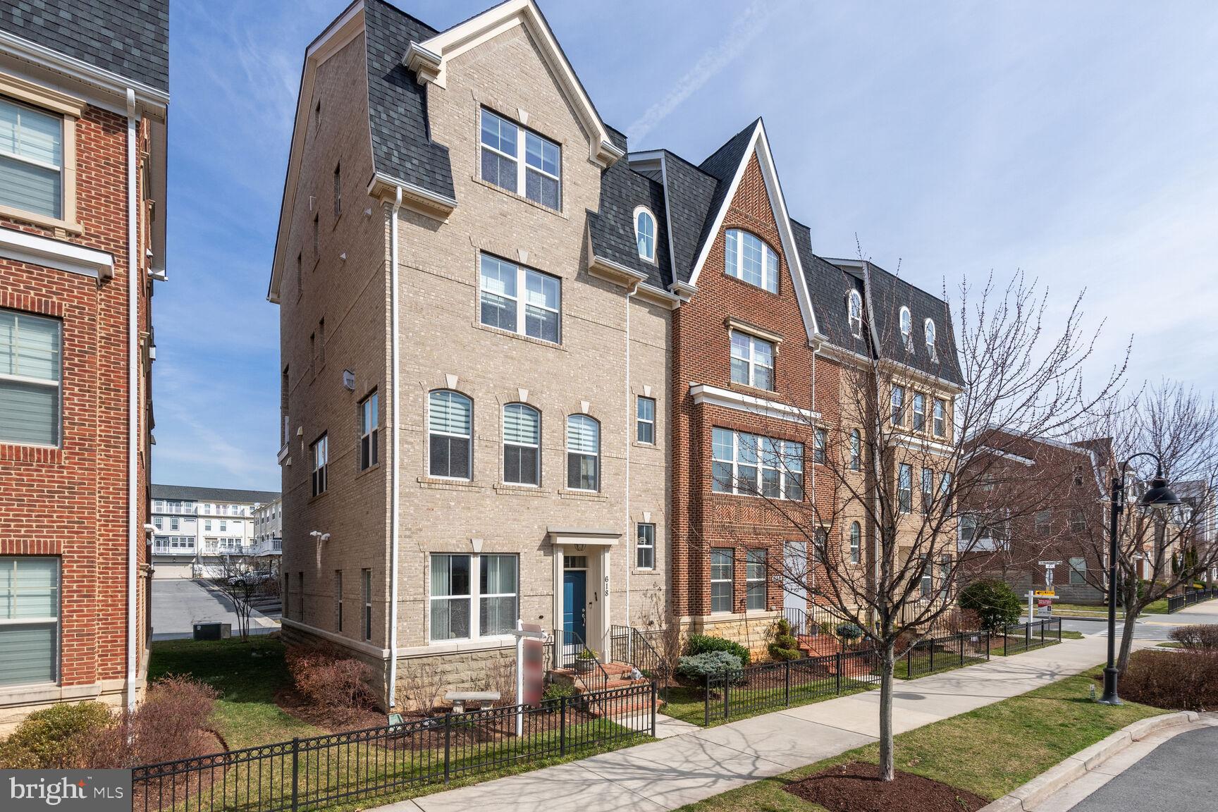 CROWN FARM - Residential