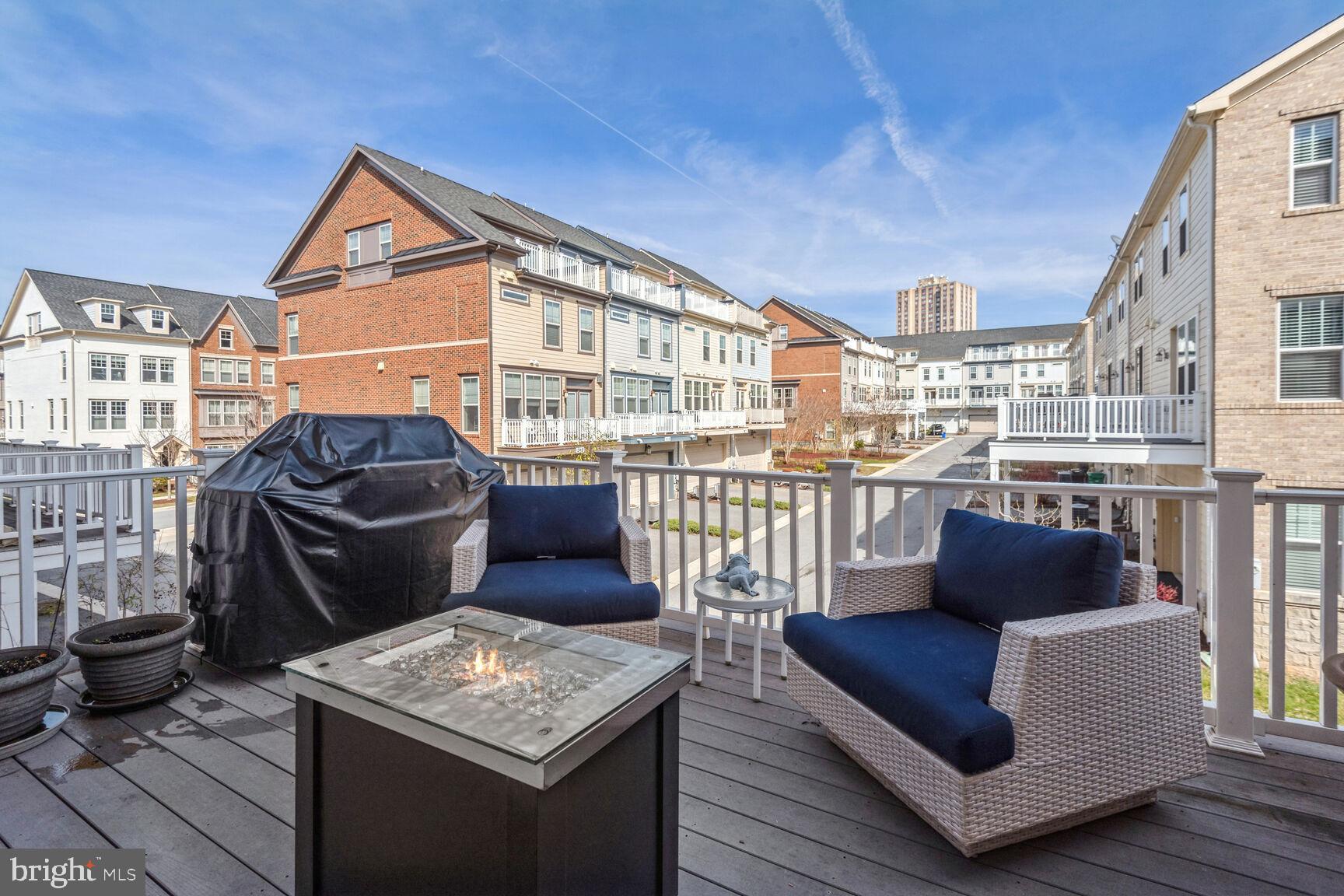 CROWN FARM - Residential