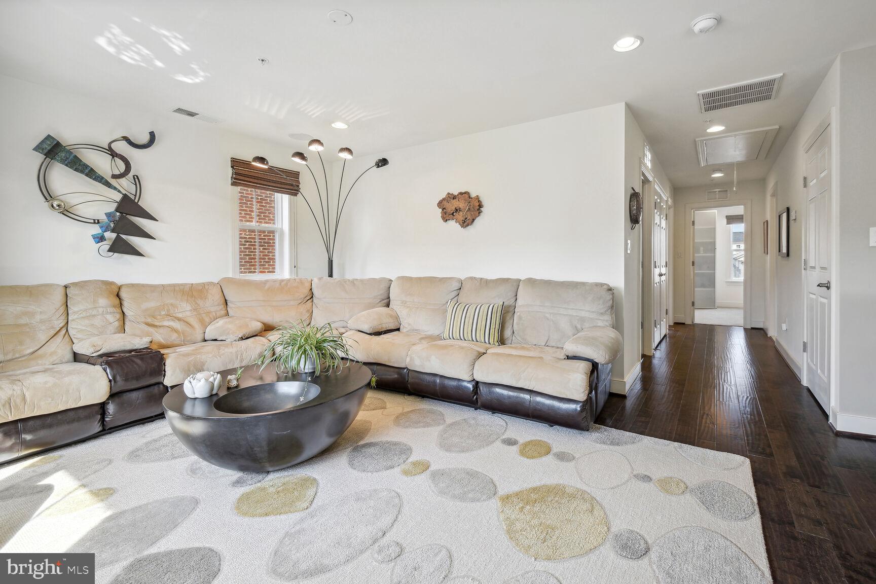 CROWN FARM - Residential