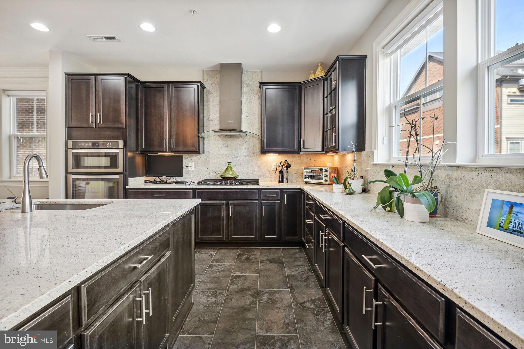 CROWN FARM - Residential