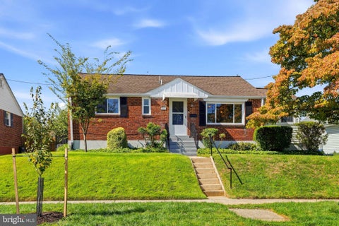 Photo of 13014 Evanston Street, ROCKVILLE, MD 20853 (MLS # MDMC2257470)