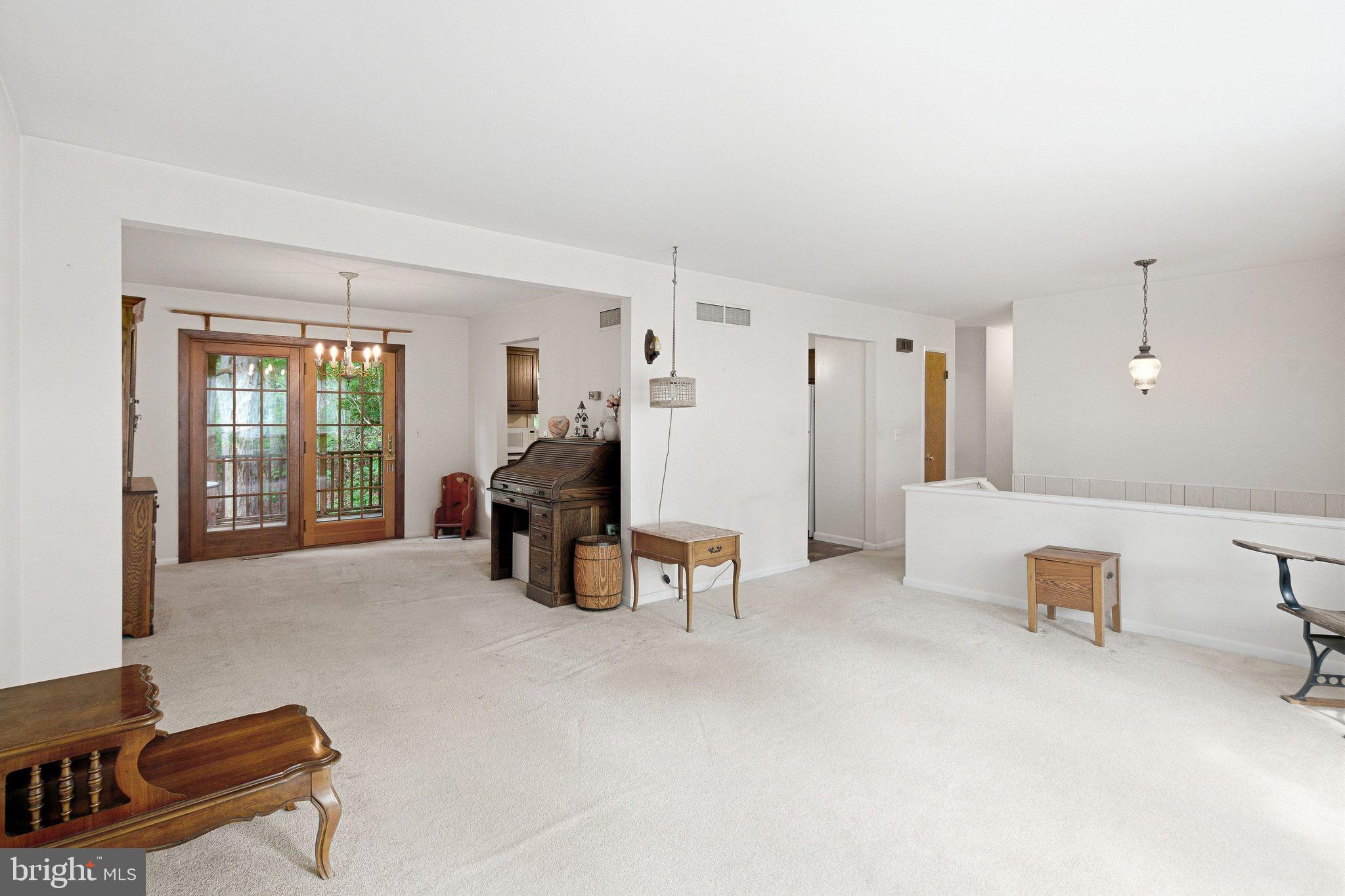 26 COLONIAL CIRCLE