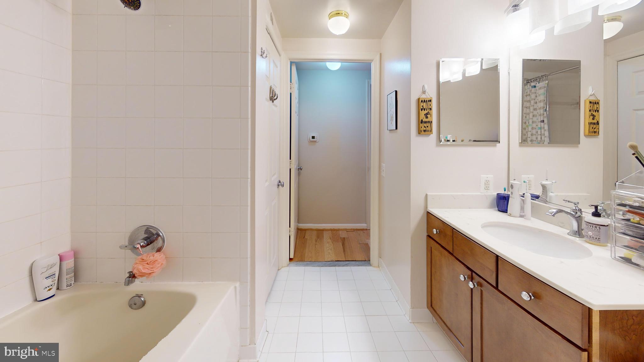 LEXINGTON SQUARE - Residential Lease