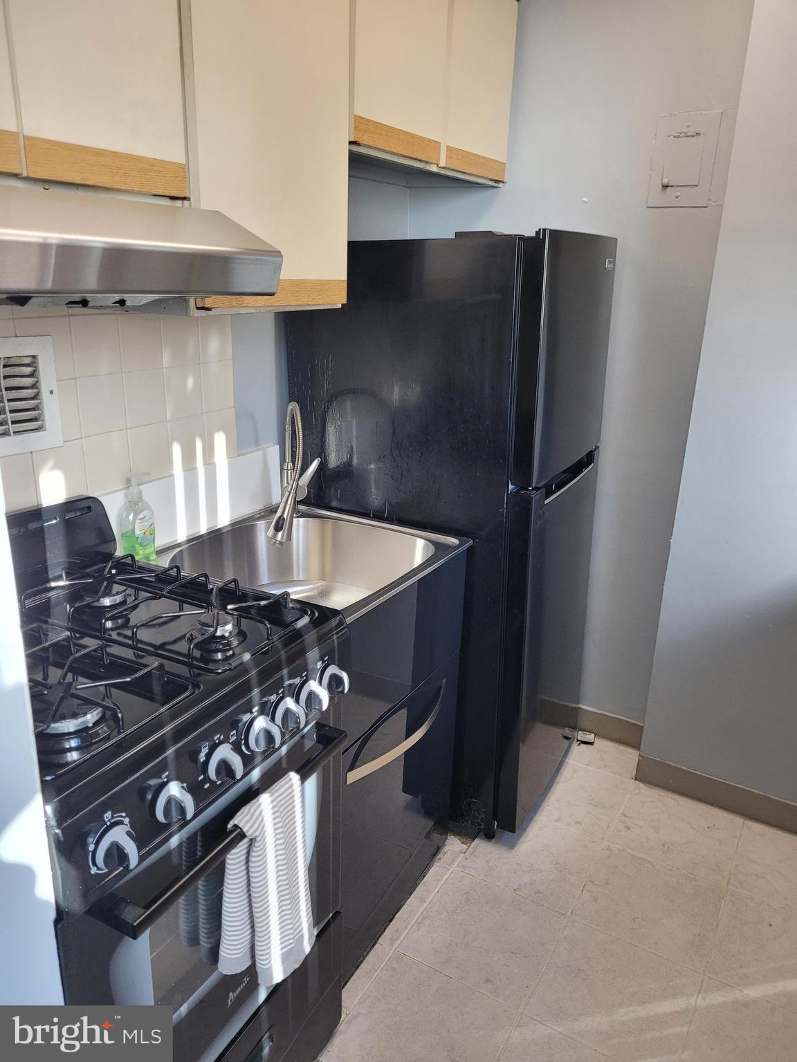 RIVER PLACE - Residential Lease