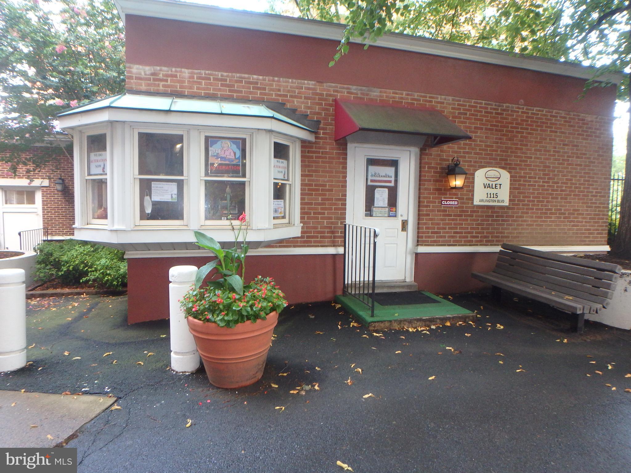 RIVER PLACE - Residential Lease