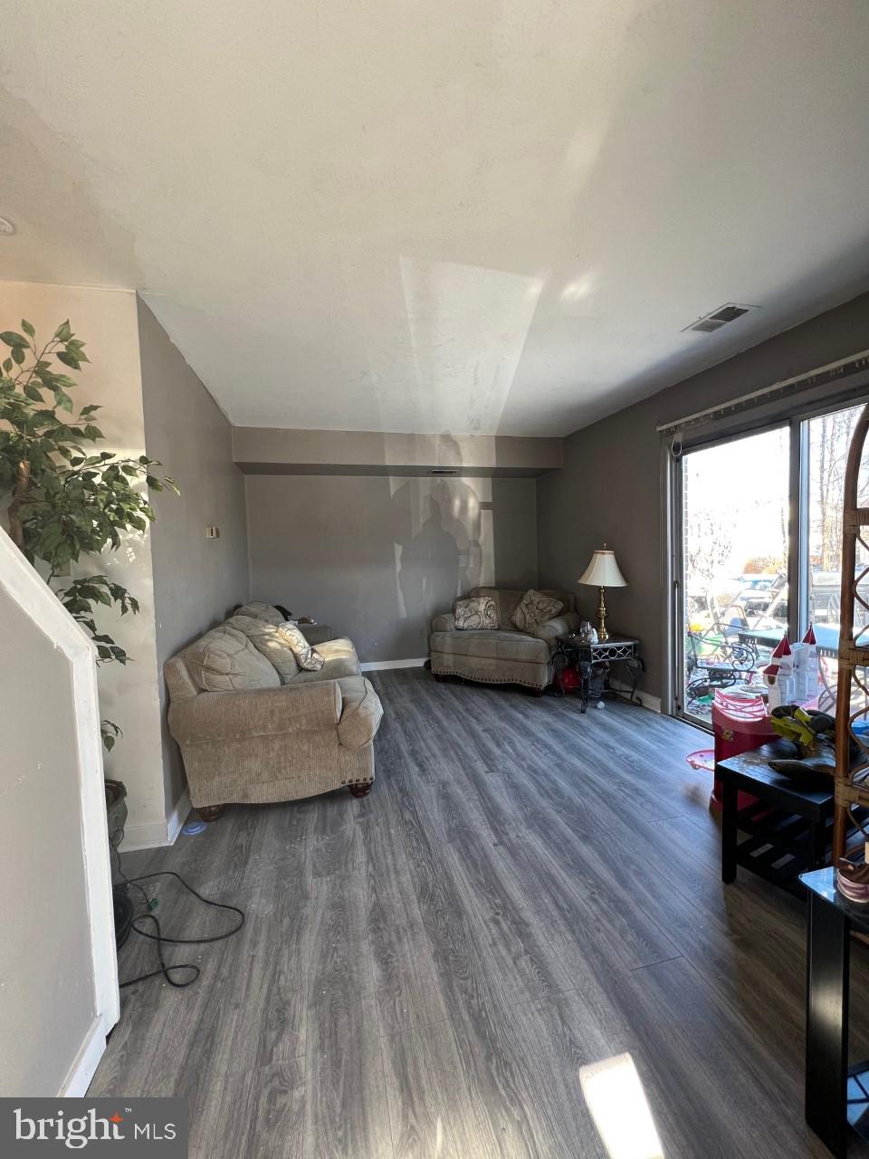 HERITAGE SQUARE - Residential