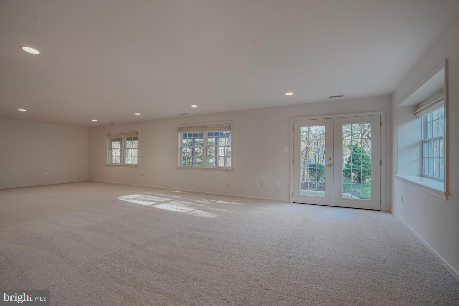 WOODLAND LAKE - Residential