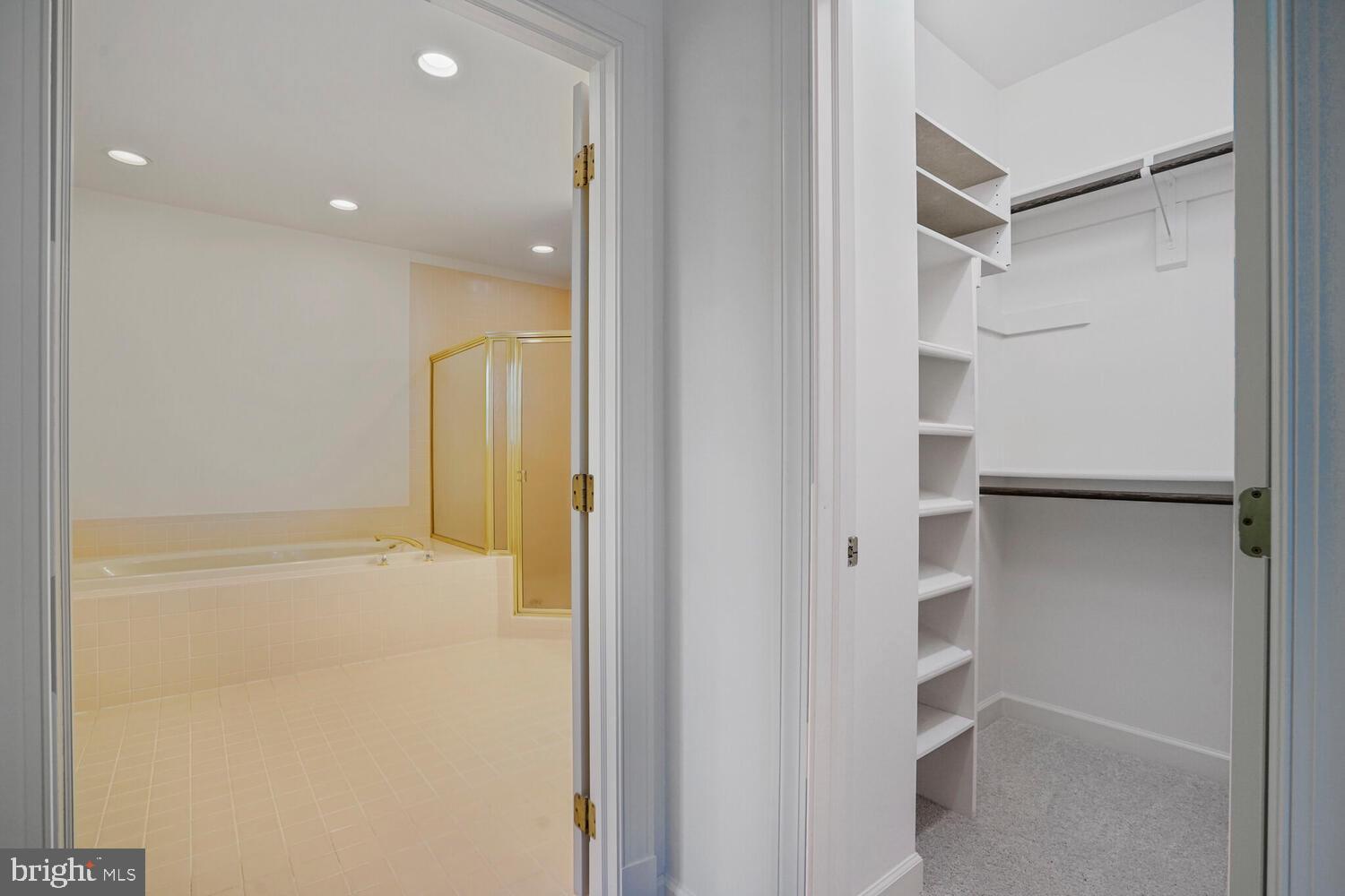 WOODLAND LAKE - Residential