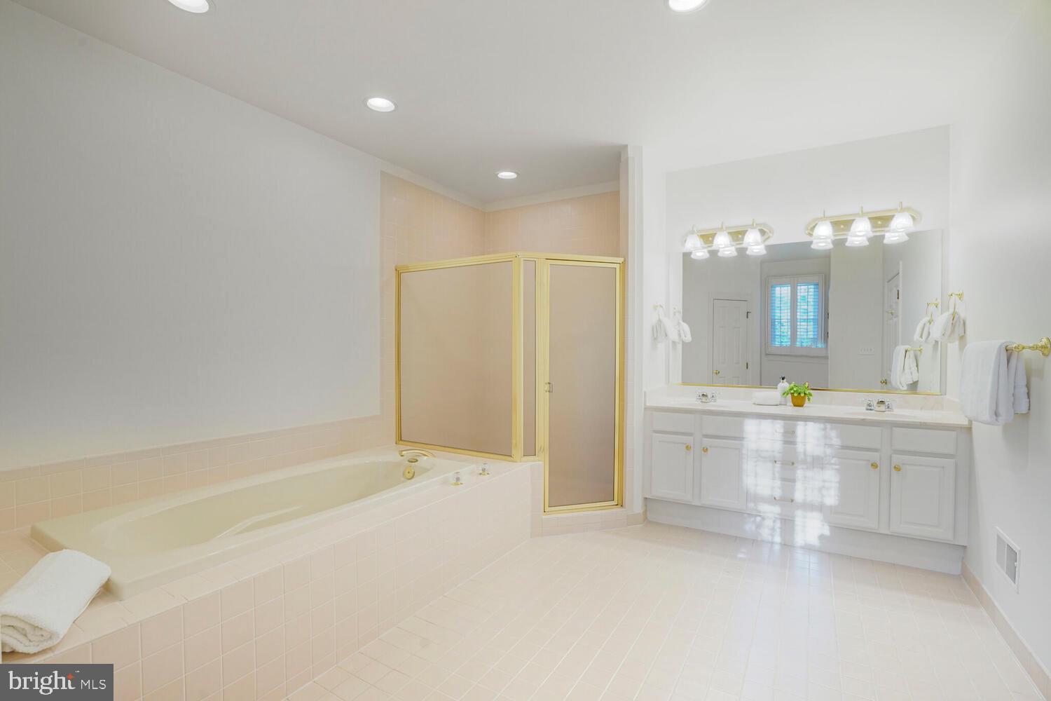 WOODLAND LAKE - Residential