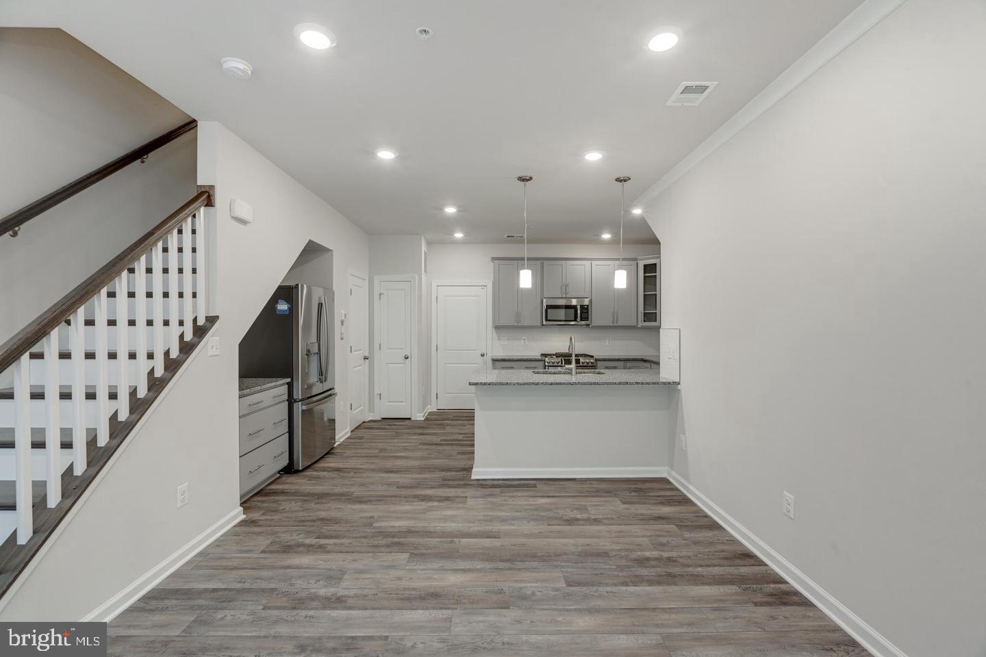 METRO WALK AT MOOREFIELD STATION - Residential Lease