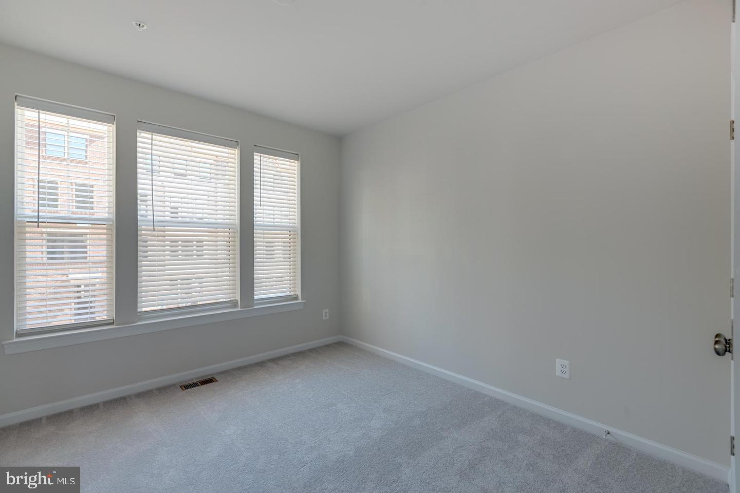 METRO WALK AT MOOREFIELD STATION - Residential Lease