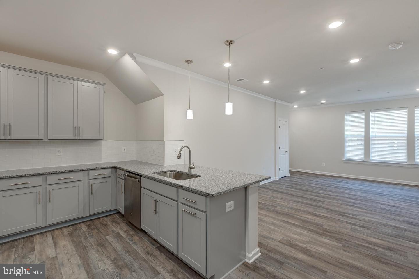 METRO WALK AT MOOREFIELD STATION - Residential Lease