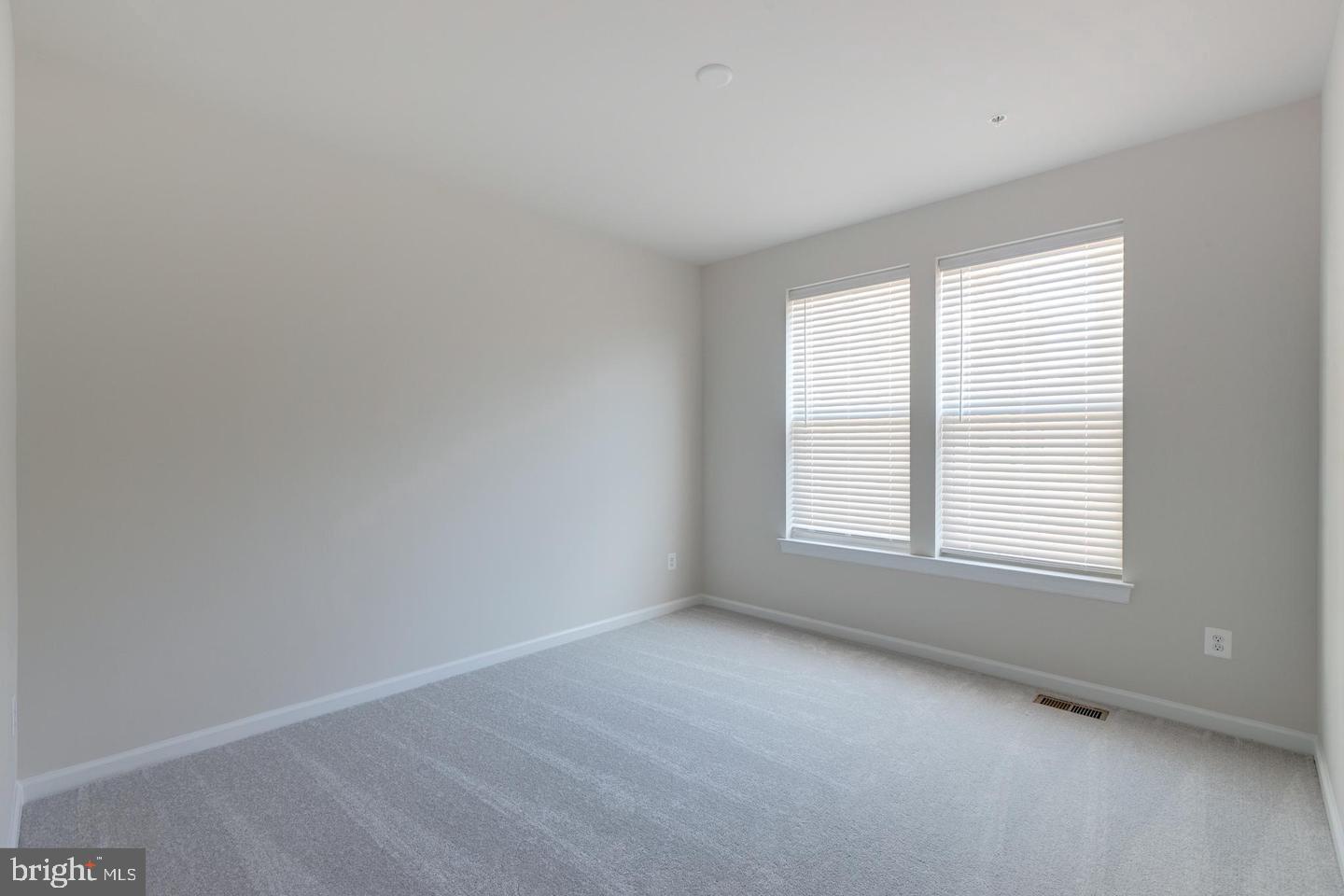 METRO WALK AT MOOREFIELD STATION - Residential Lease