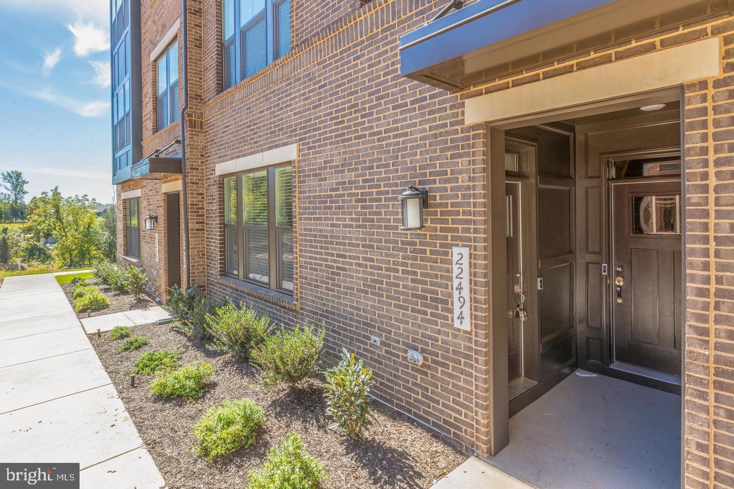 METRO WALK AT MOOREFIELD STATION - Residential Lease