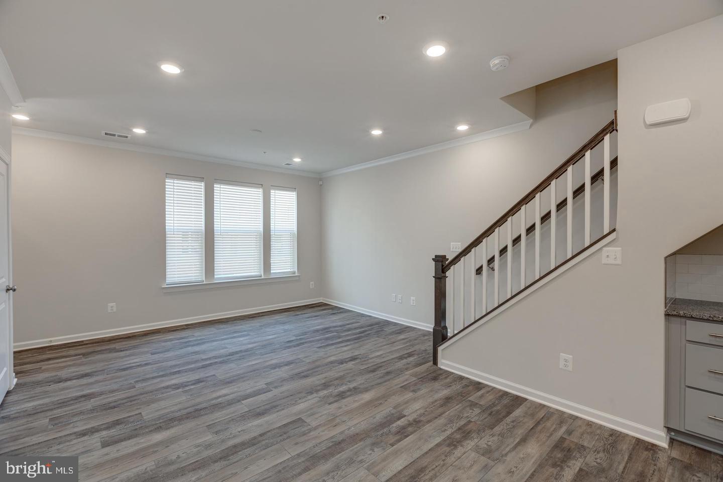 METRO WALK AT MOOREFIELD STATION - Residential Lease