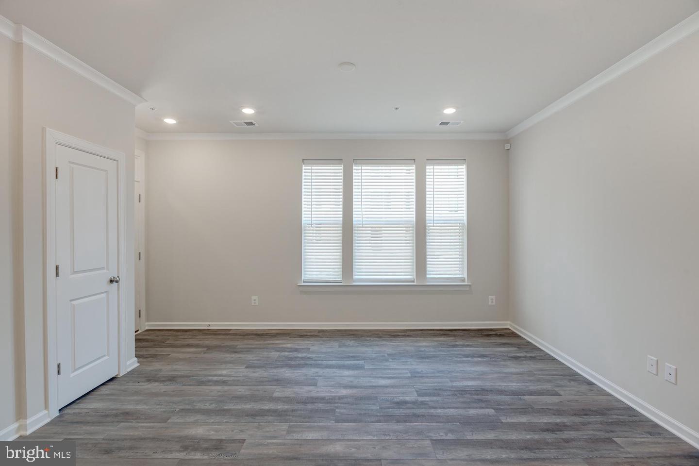 METRO WALK AT MOOREFIELD STATION - Residential Lease