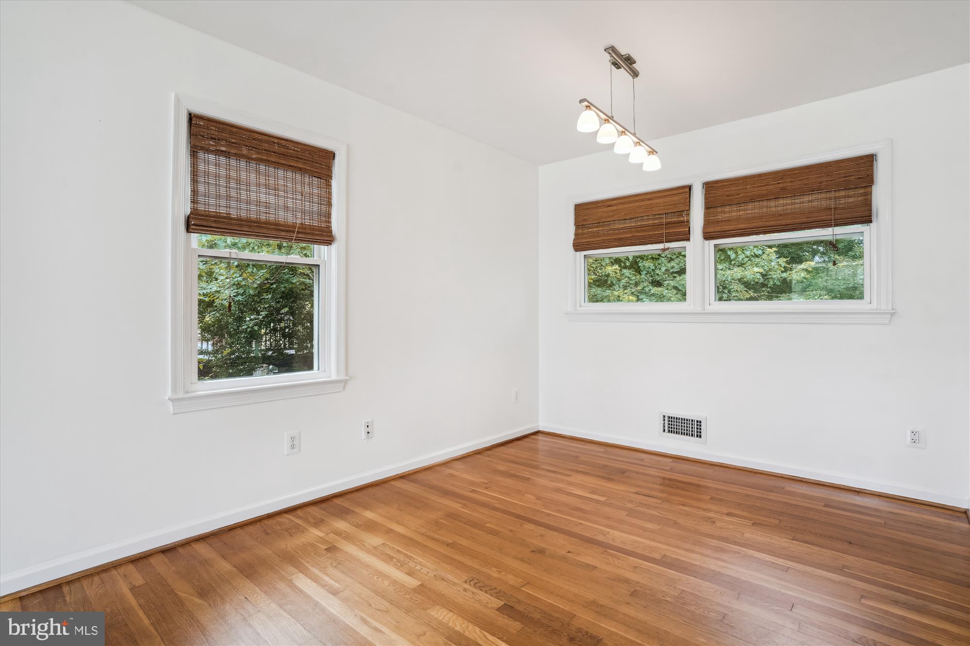 HERITAGE MANOR - Residential Lease