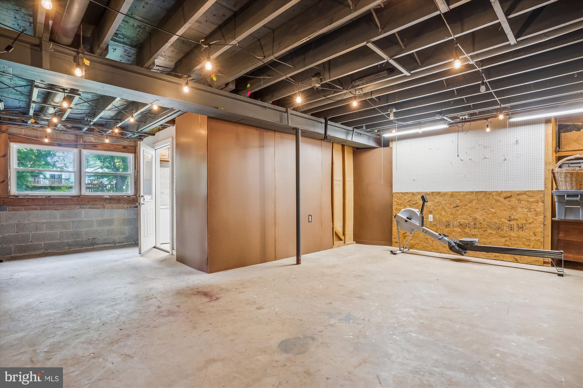 HERITAGE MANOR - Residential Lease