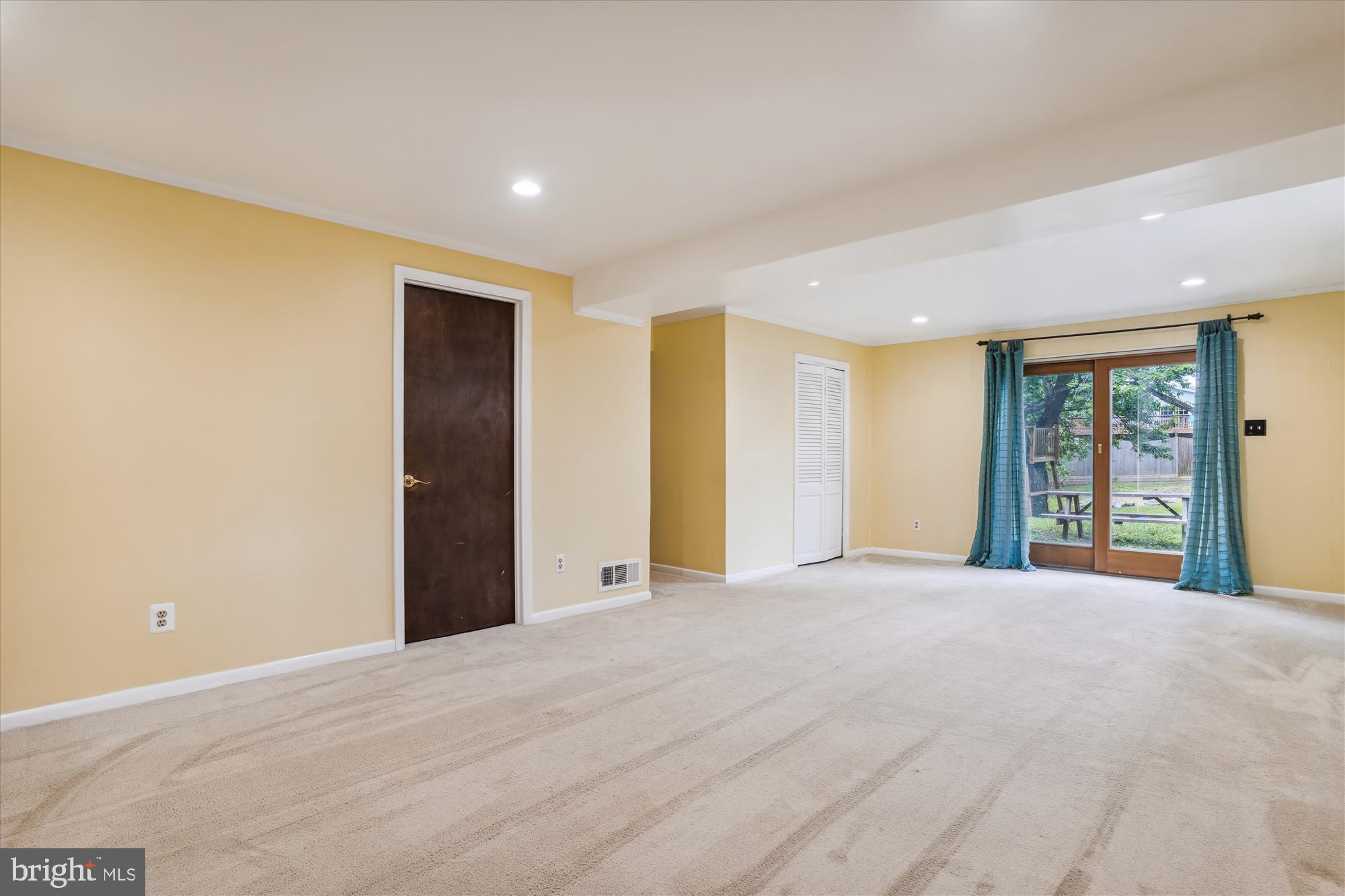 HERITAGE MANOR - Residential Lease