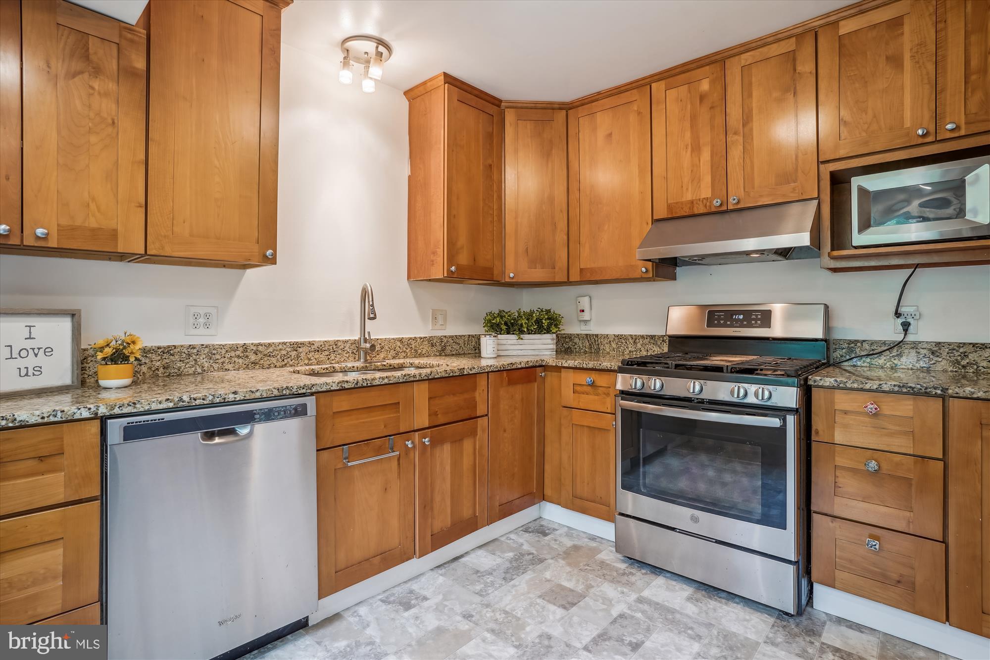 HERITAGE MANOR - Residential Lease