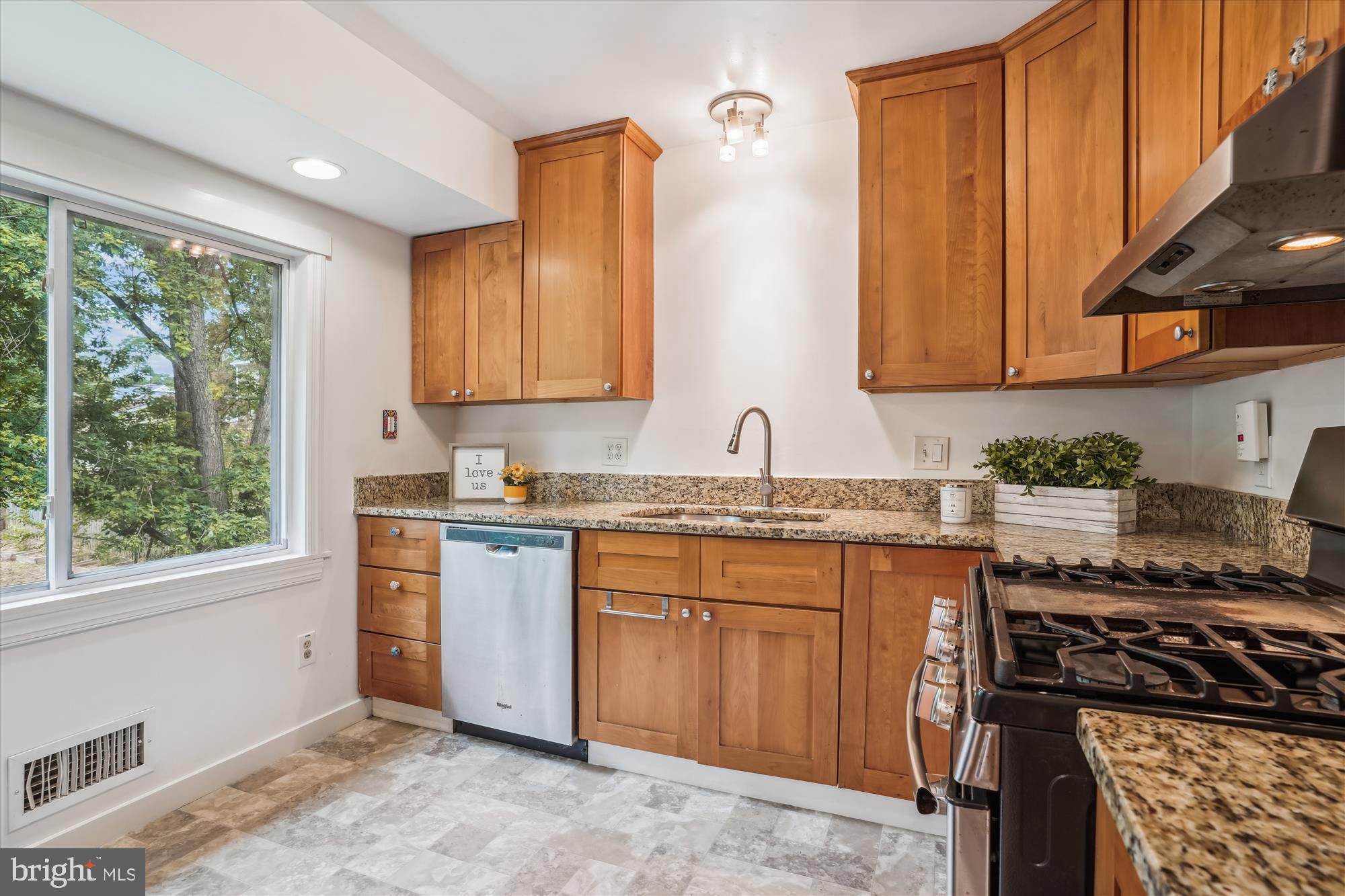 HERITAGE MANOR - Residential Lease