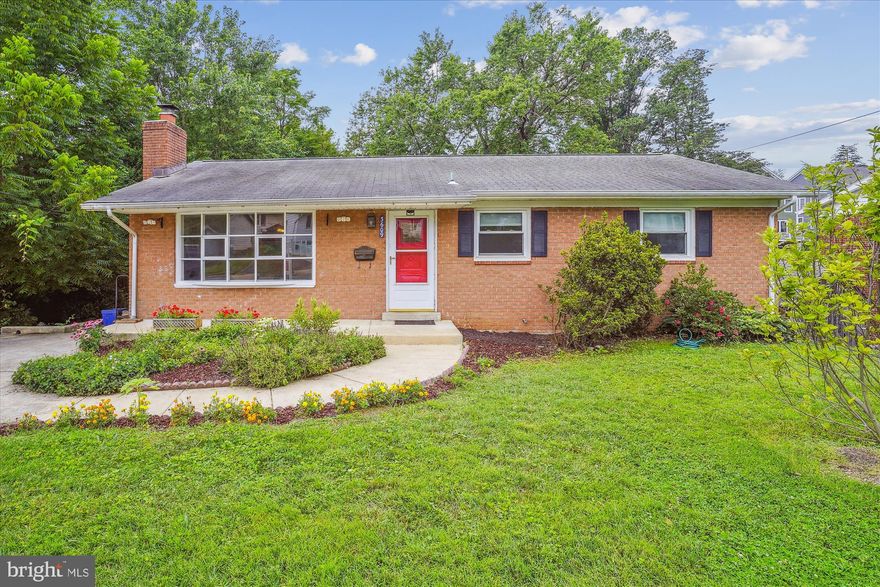 3 Bedroom/ 2 Bath, 2 story - Brick Rambler located in the heart of Fairfax City! Fresh Paint, Granite Counters, Hardwood floors, Wood burning fireplace. Large yard with Treehouse and Giant Chess Game! Plenty of Storage. Great location! Walk to Daniels Run Elementary, Van Dyck Park, Library,  Starbucks, Shopping and Restaurants, Rock the Block, Movies in the Park + everything else Fairfax City has to offer!