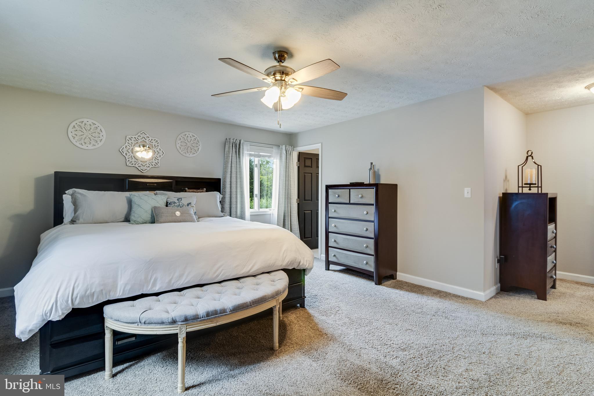 1545 STONELEIGH COURT