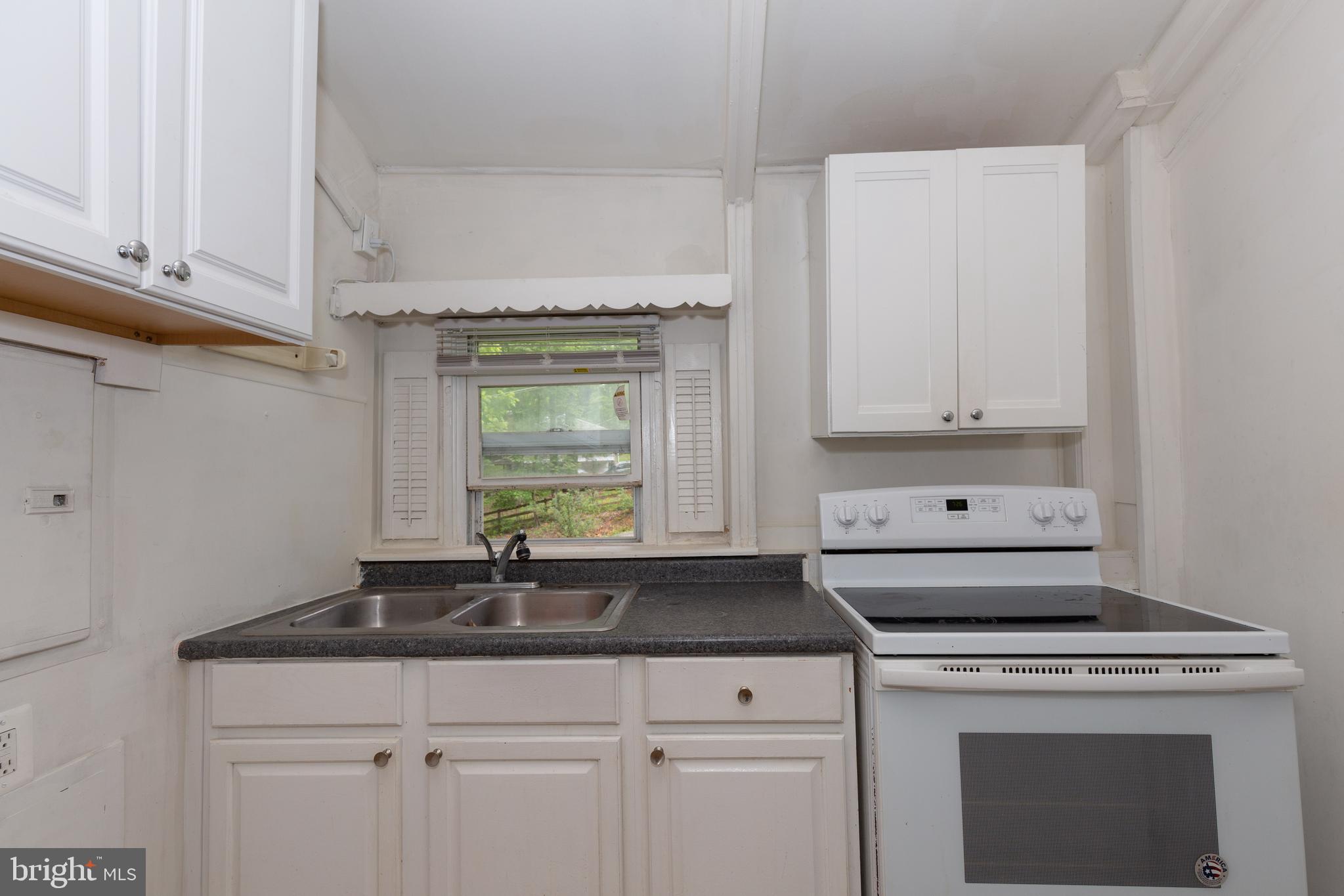 KEYES FERRY ACRES - Residential Lease