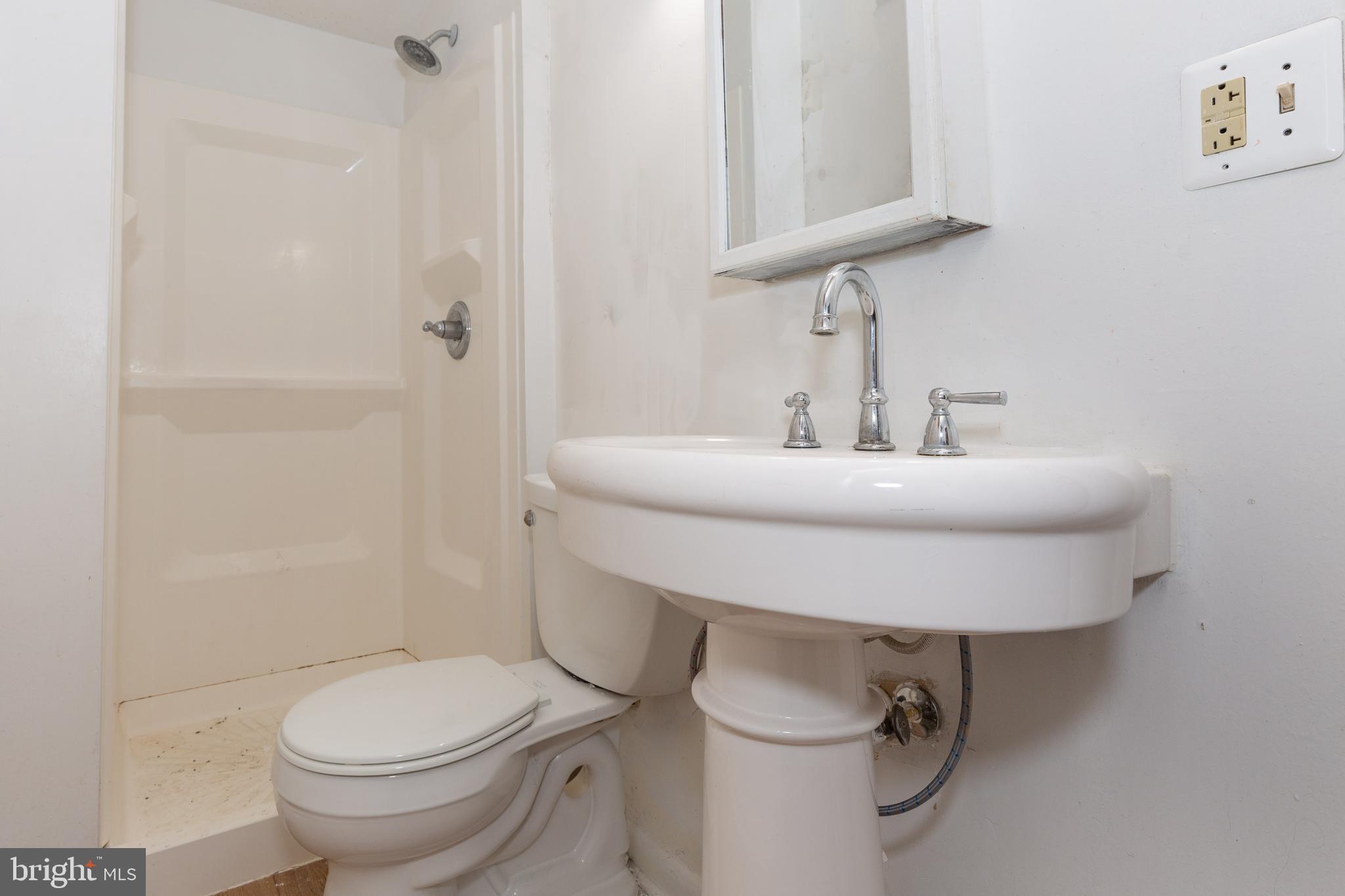 KEYES FERRY ACRES - Residential Lease