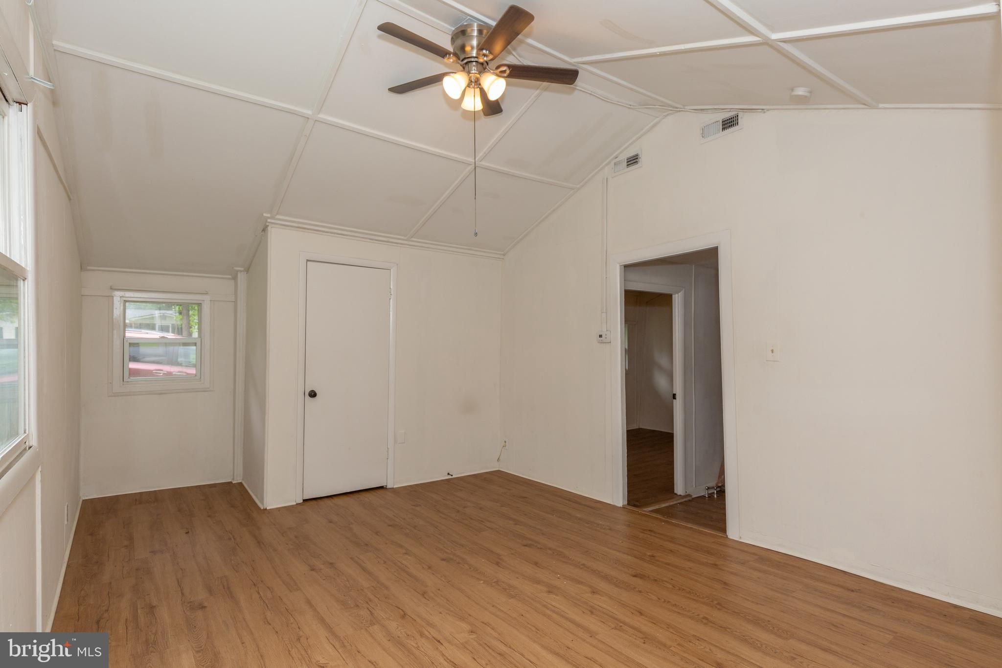 KEYES FERRY ACRES - Residential Lease