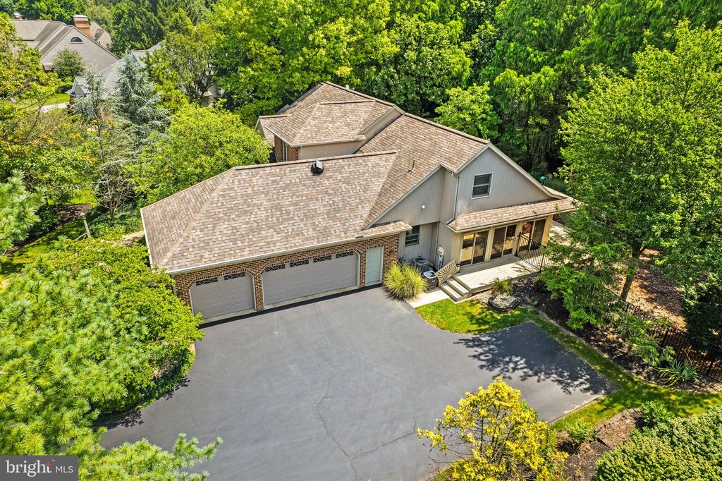 Photo of 2138 Waterford Drive, LANCASTER, PA 17601 (MLS # PALA2073148)